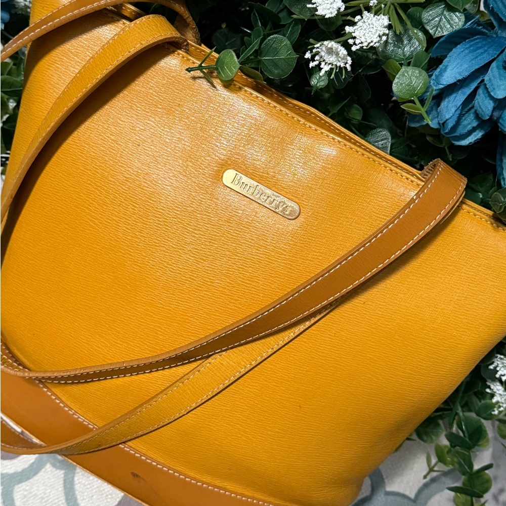 Vintage Burberrys Mustard Leather Satchel – Equestrian Knight - Picture 3 of 16